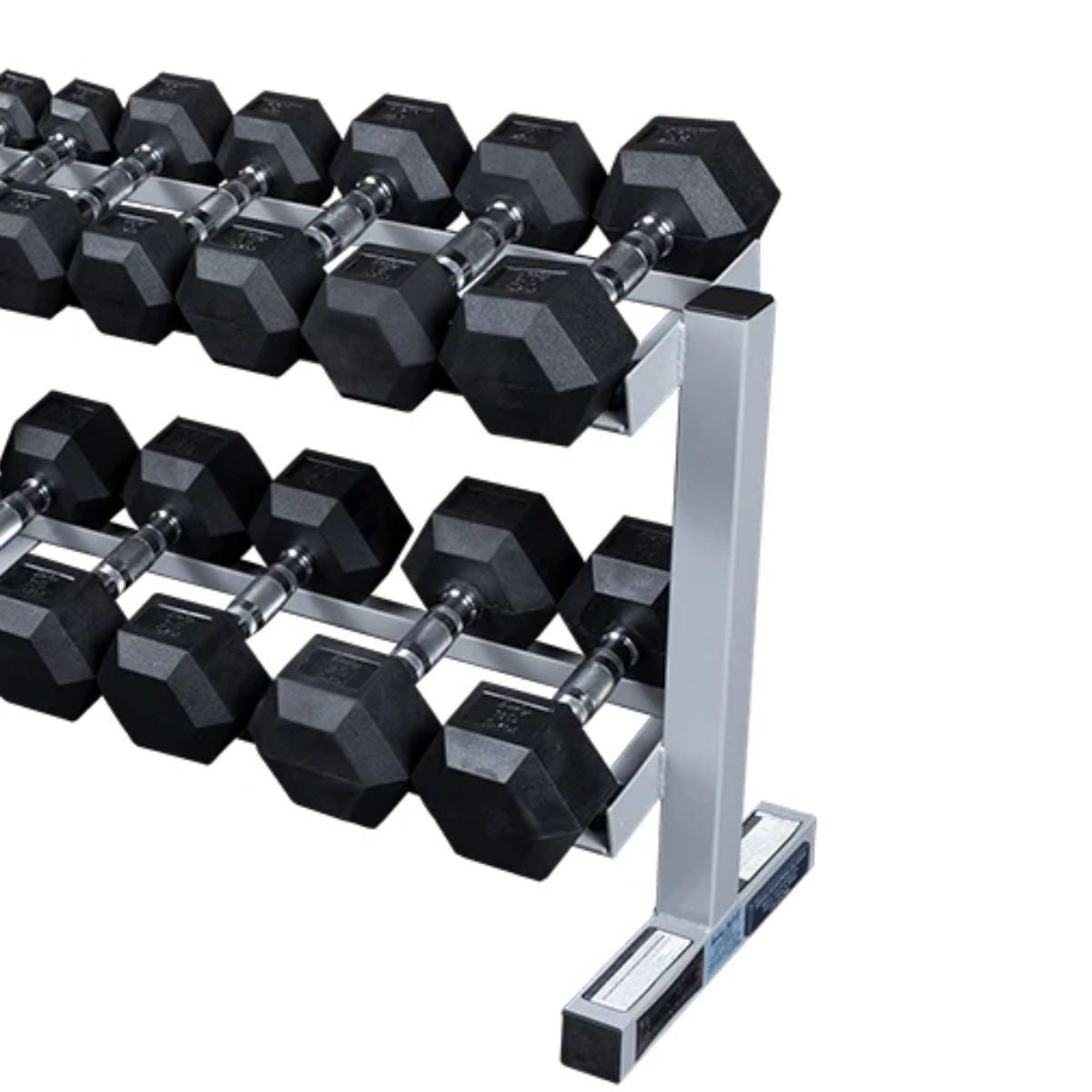 Zilverkleurig dumbbellrek met twee niveaus en rijen zwarte zeshoekige dumbbells, schuin van voren.