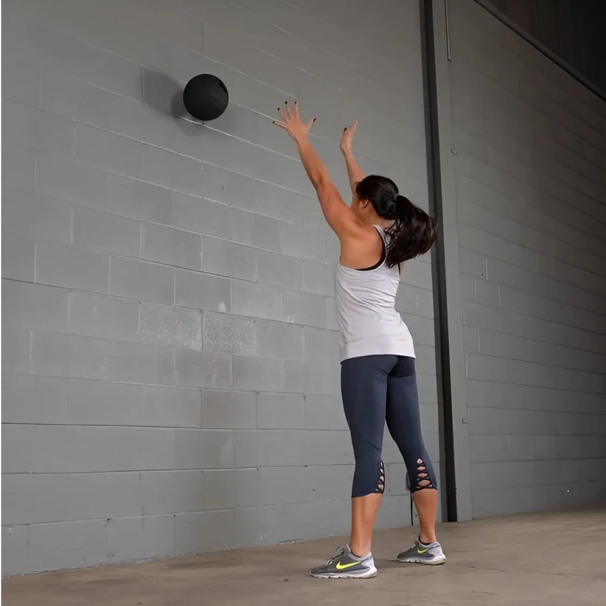 Body-Solid Premium Tire Tread Slam Ball