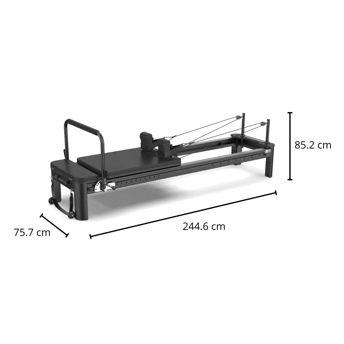 Zwarte Pilates-reformer met maatlijnen: 244,6 cm, 75,7 cm en 85,2 cm.