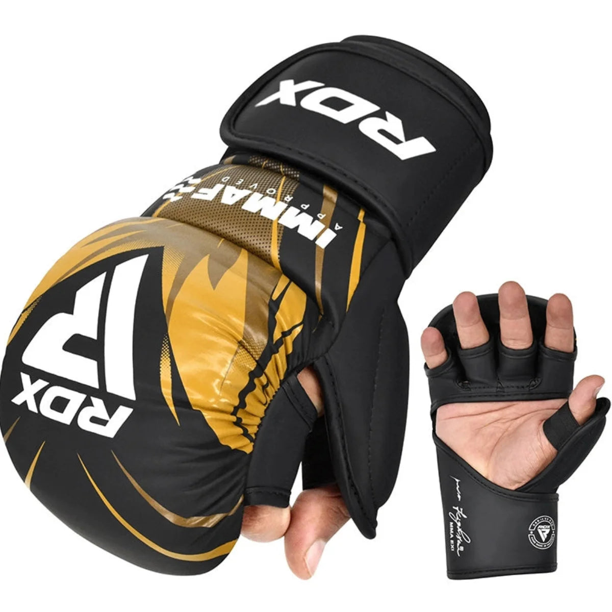 Zwart-gouden MMA-handschoen schuin van boven, met de open handpalm en RDX-logo zichtbaar.