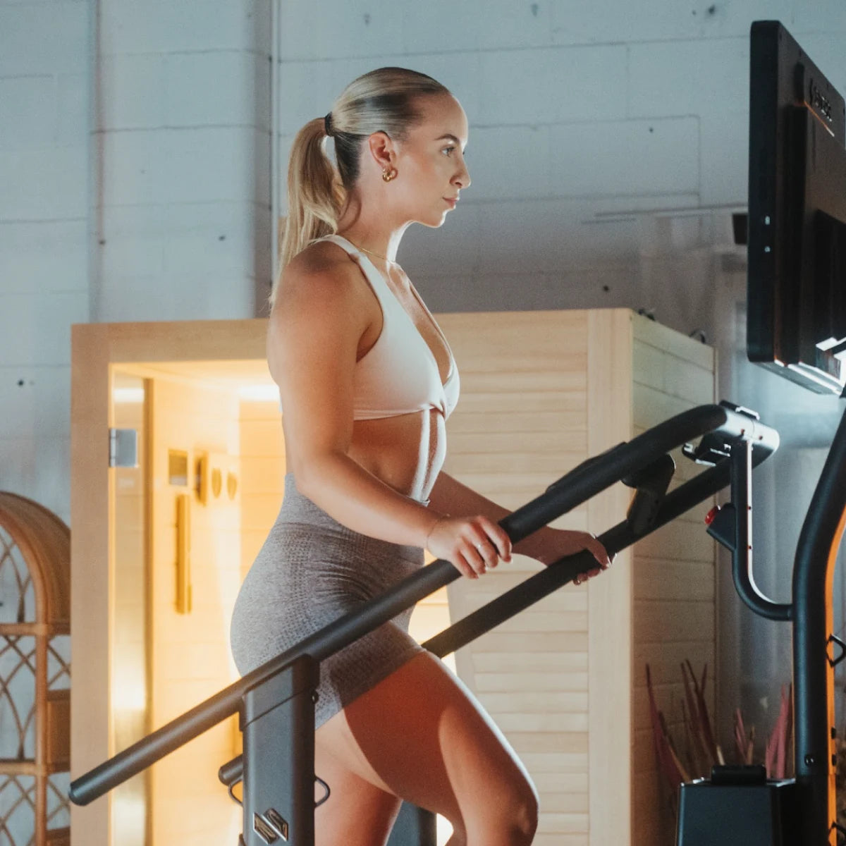 STEPR Classic+ Stair Climber 27" HD Touchscreen