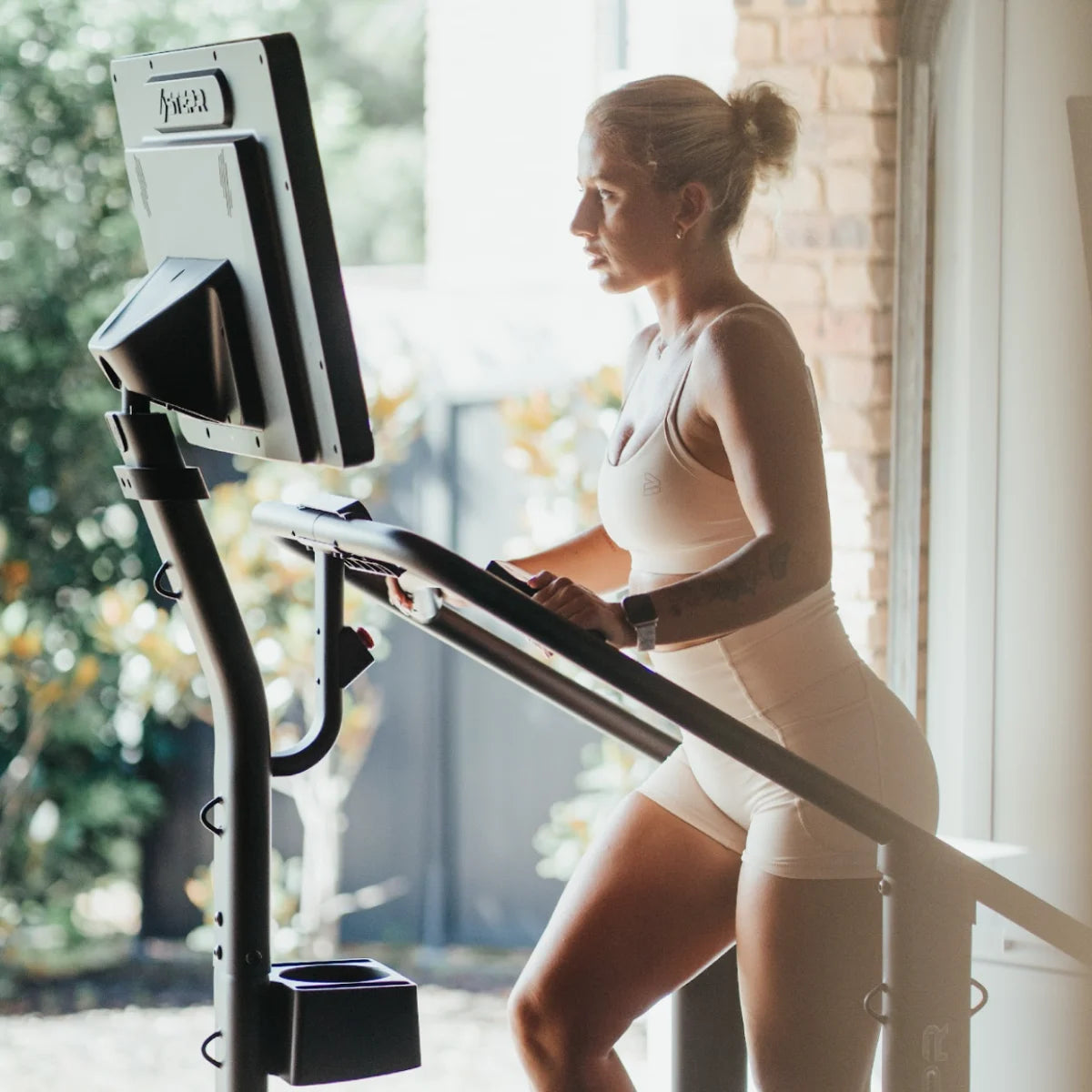 STEPR Classic+ Stair Climber 27" HD Touchscreen