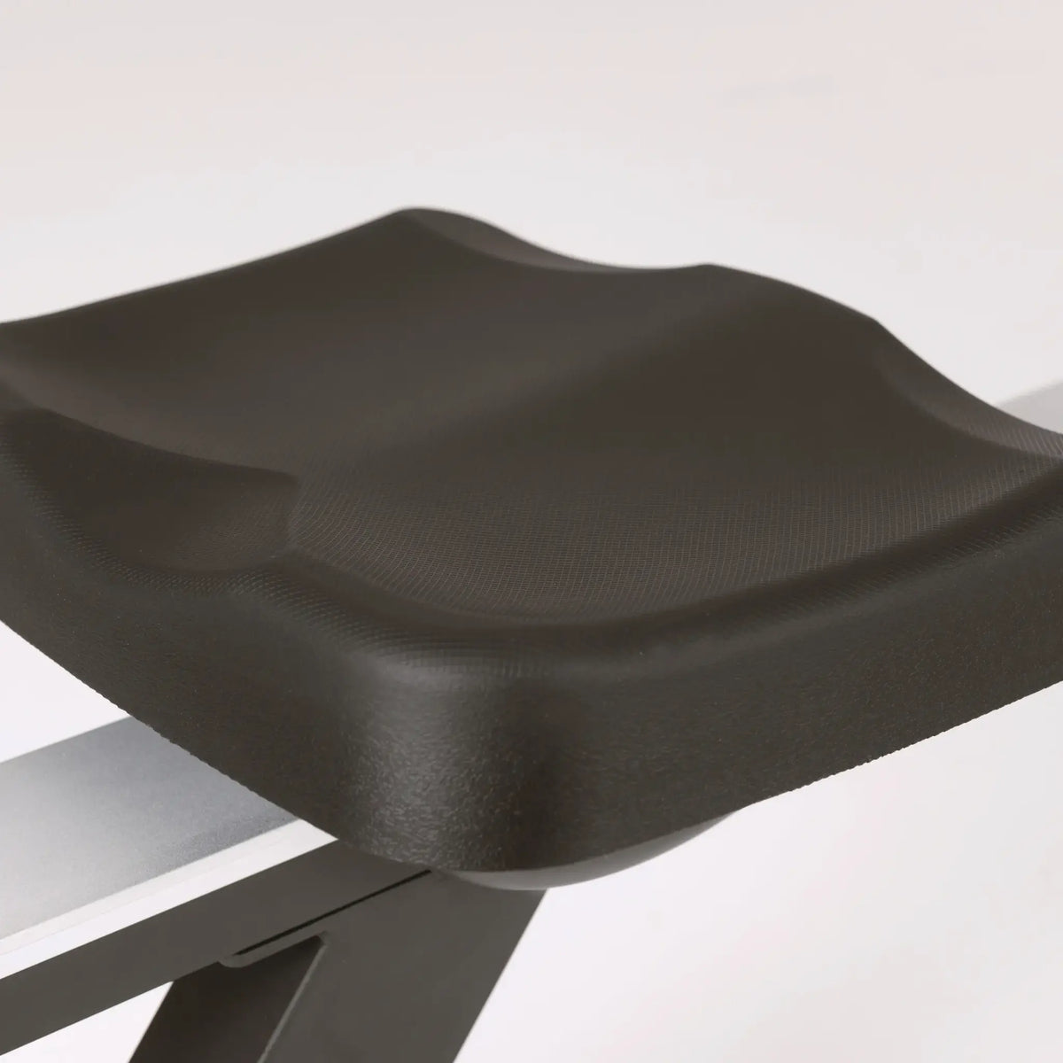 Close-up van de zitting van de Toorx RWX-300 roeitrainer