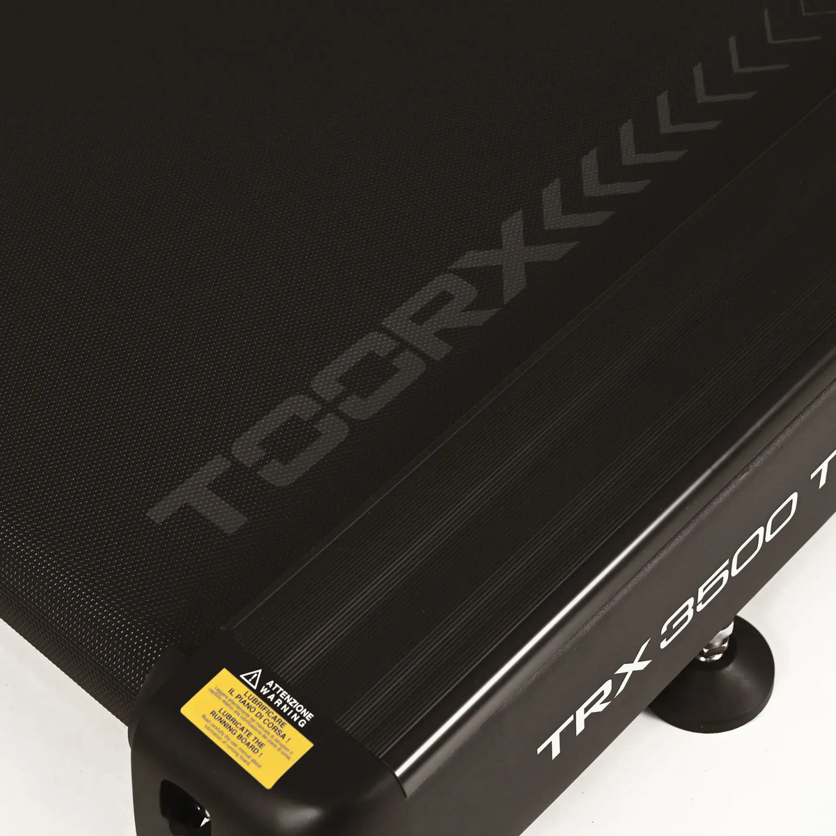 Close-up van de loopmat en zijrand van de Toorx TRX-3500-TFT