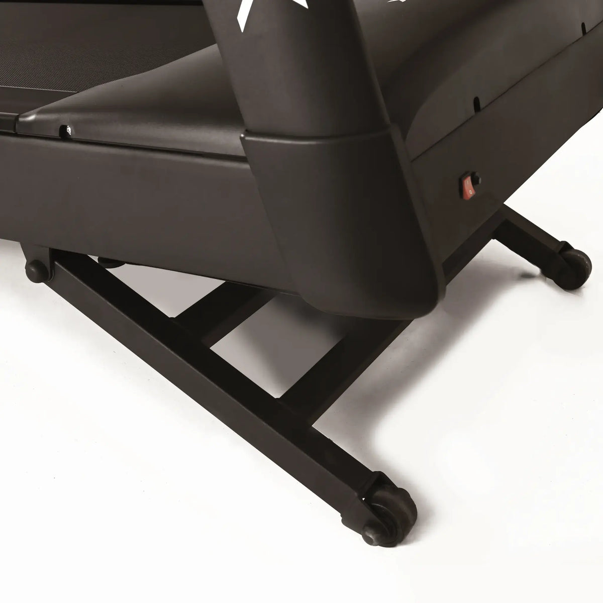 Onderzijde van de Toorx TRX-3500-TFT loopband met frame en transportwiel