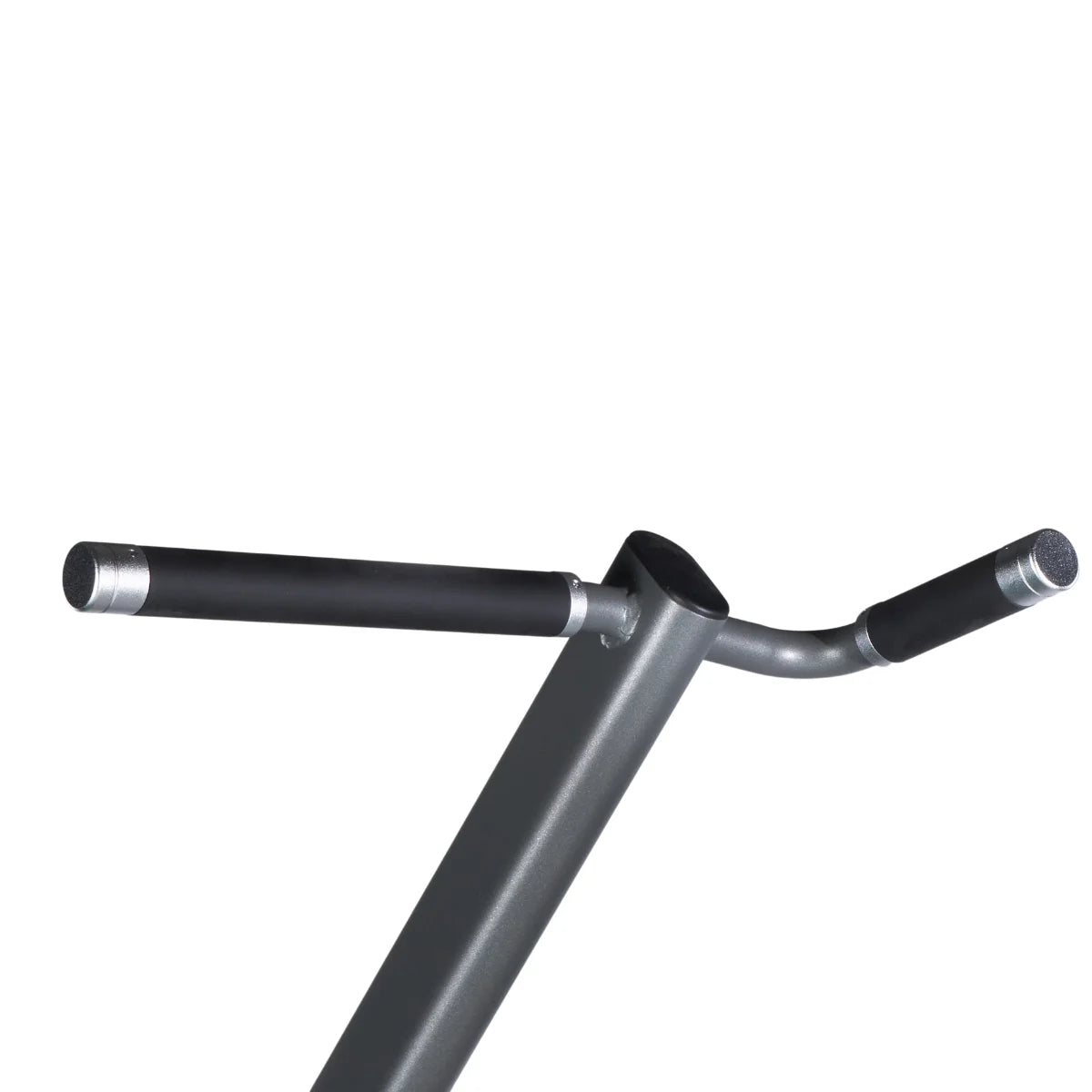 Close-up van de gebogen optrekhandgrepen van een trainingsstation.