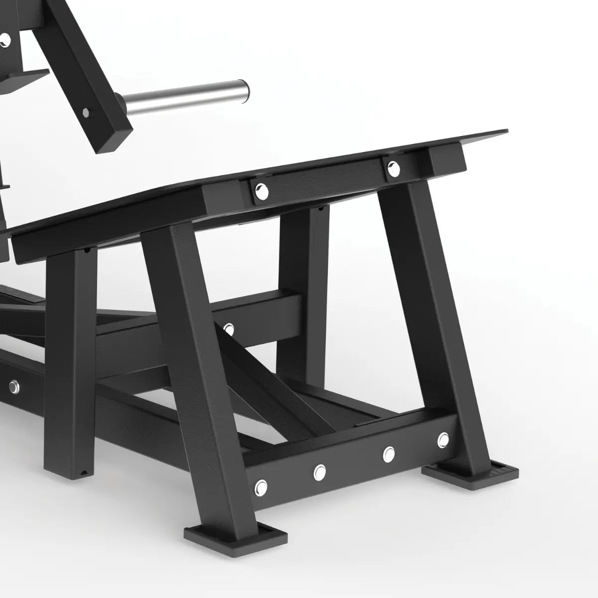 Close-up van het onderste frame en de verchroomde gewichtspin van een zwarte hack squat-machine.